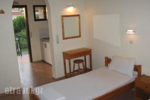 Alexandra Makris Gialos Studios_best prices_in_Hotel_Ionian Islands_Kefalonia_Argostoli